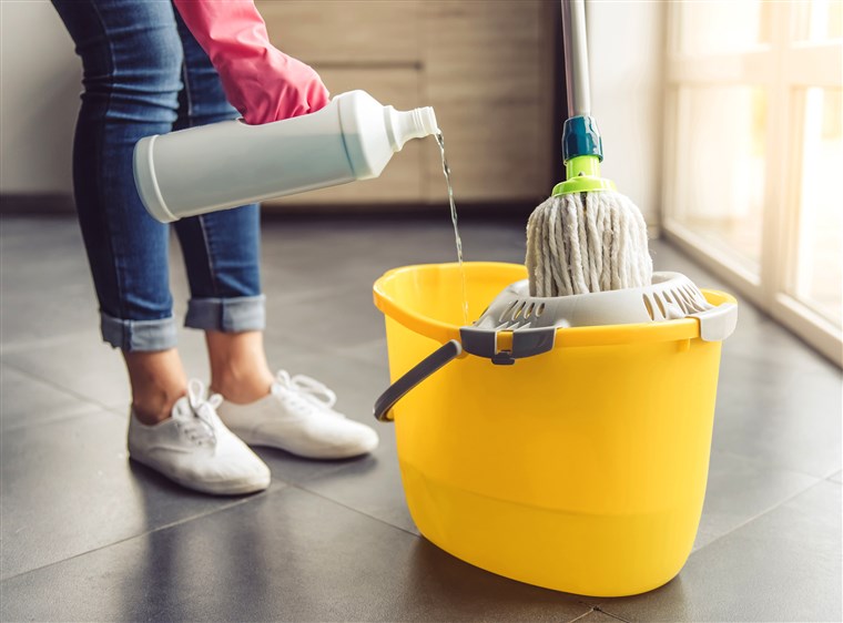 مرتب کردن وسایل نظافت در منزل