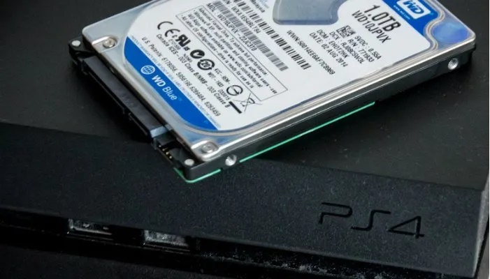 افزایش فضای ذخیره سازی PS4  با جایگزینی هارد داخلی
