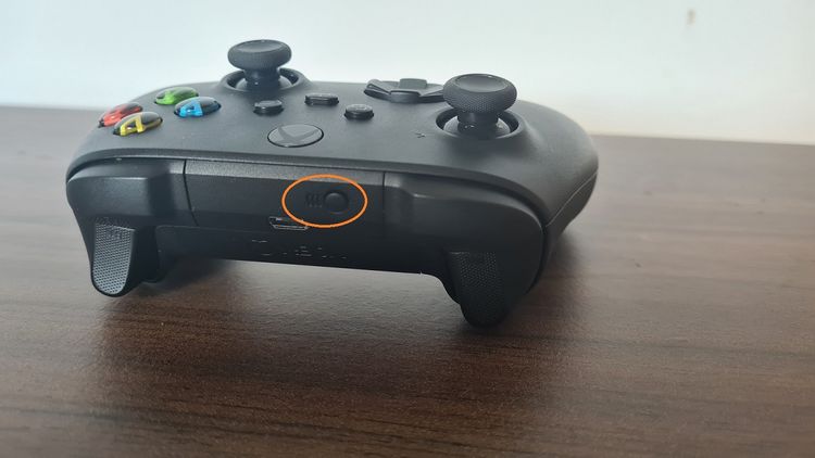 Xbox Controller را وصل کنید
