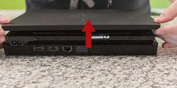 تمیز کردن قسمت های داخلی PS4 Slim